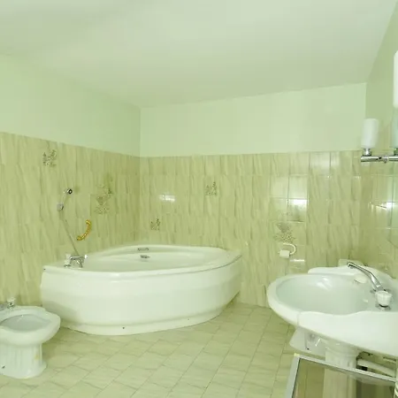 Sleeps 10 Pool Wifi Villa *